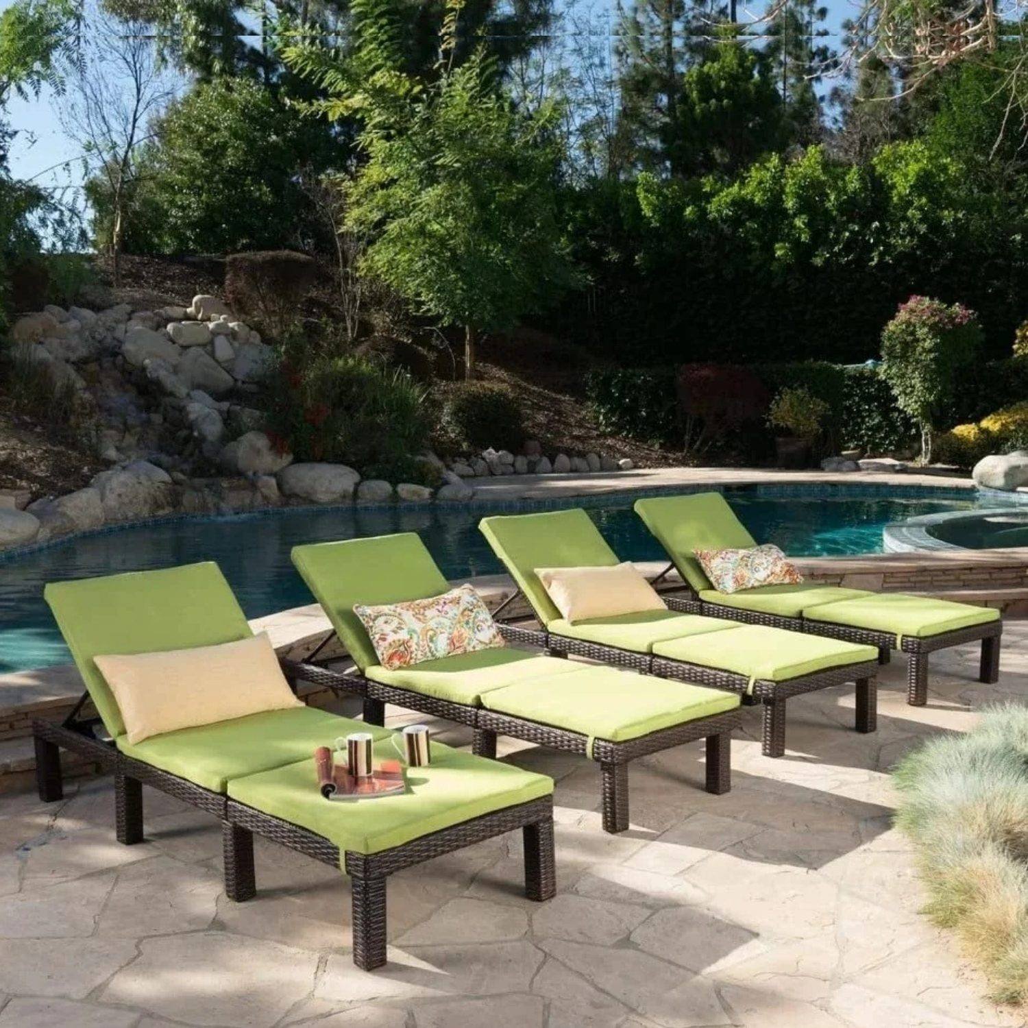 DEVOKO Set of 4 Outdoor Wicker Chaise Loungers(Dark Brown & Green)