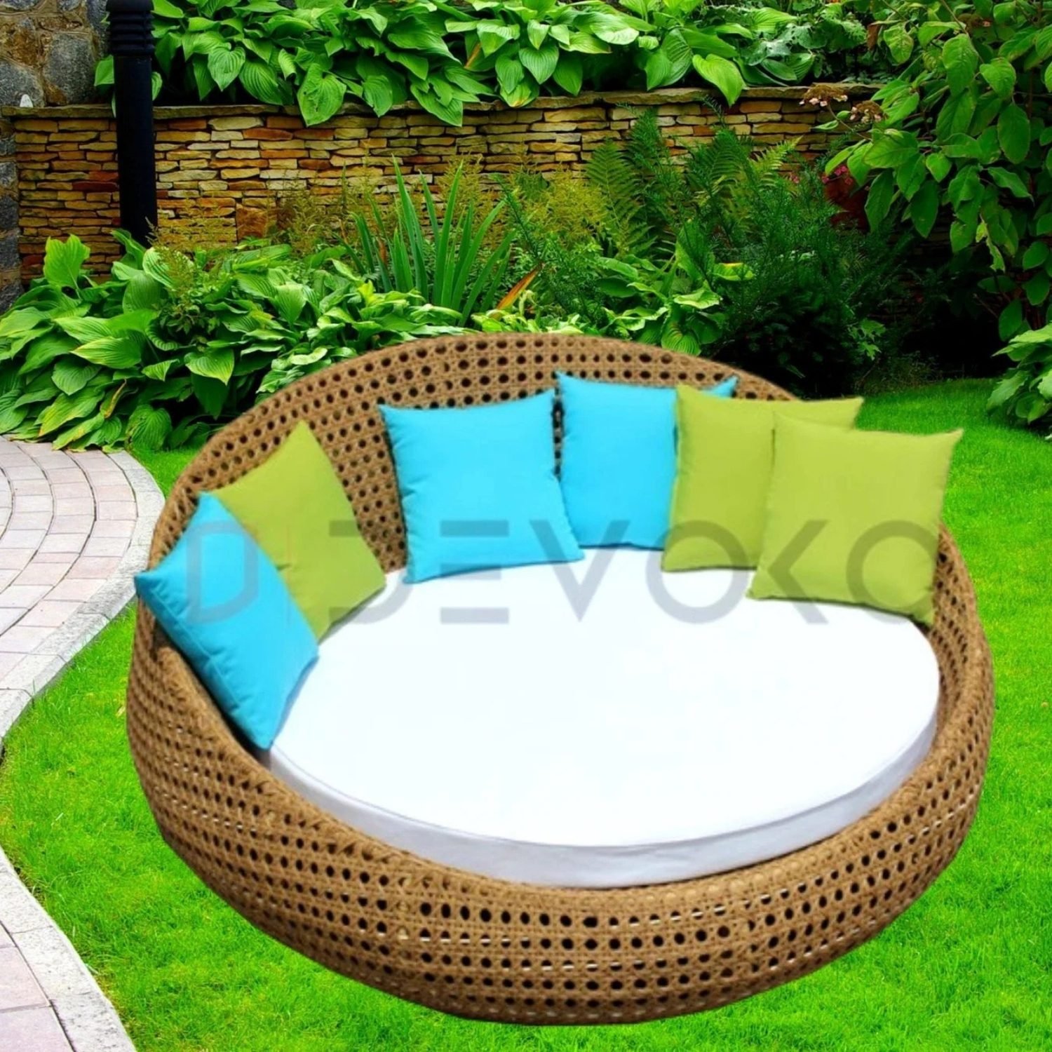 Honey Wicker Round Daybed: Unique Outdoor Furniture Set