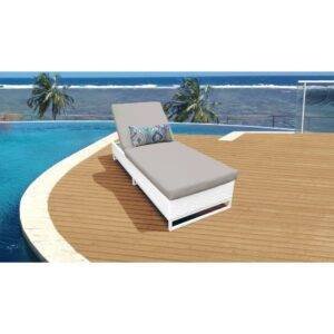 DEVOKO White Wicker Lounger (Grey Cushions)