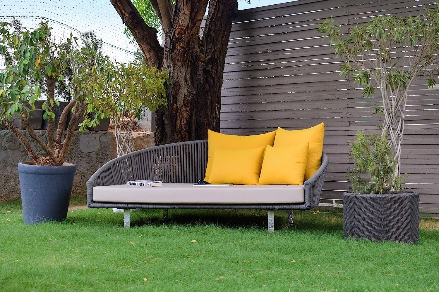Outdoor Daybed (Grey and Cream)