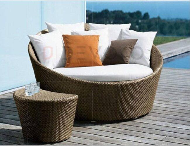Dark Brown Wicker Daybed Set with Off-White Cushions: Outdoor Elegance - Image 3