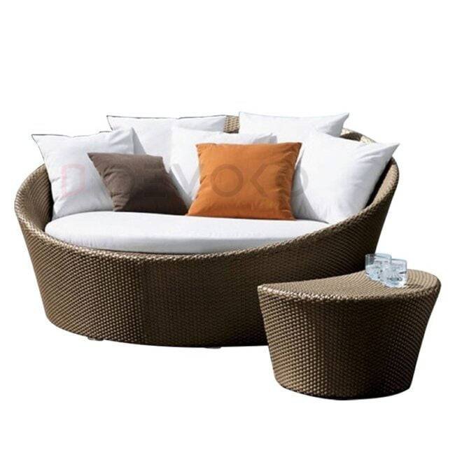 Dark Brown Wicker Daybed Set with Off-White Cushions: Outdoor Elegance - Image 4