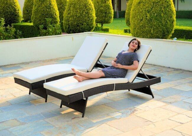 Set of 2 Outdoor Patio Recliner Lounger Chair with All Weather Cushions (Dark Brown & Off-white)