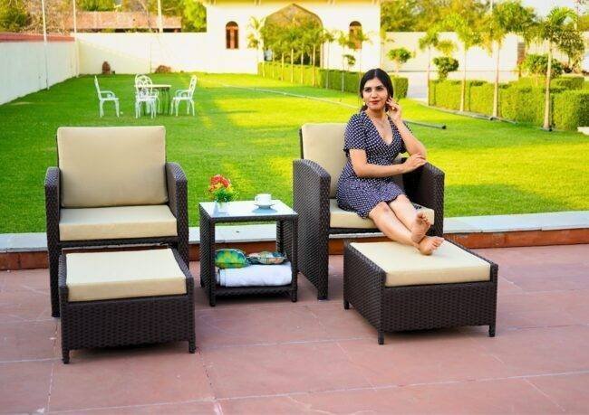 5 Piece Patio Wicker Chair and Ottoman Set (Dark Brown & Cream)