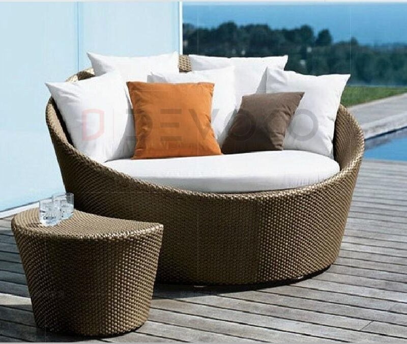 Dark Brown Wicker Daybed Set with Off-White Cushions: Outdoor Elegance - Image 3