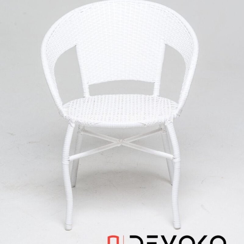 3-Piece Wicker Patio Furniture Set: White Outdoor Chairs and Coffee Table - Image 4